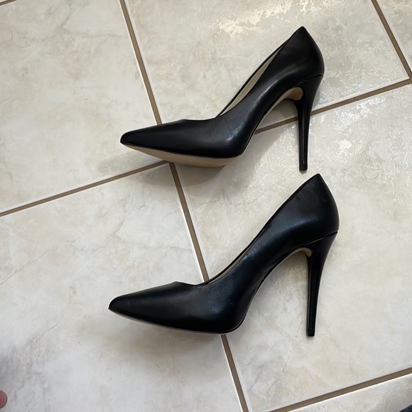 Michael Kors Black Pointed toe Pumps - Picture 5 of 9